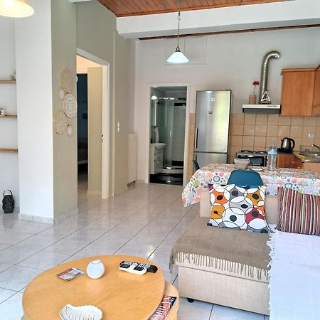 Family Stone Apartment Кипарисия Екстериор снимка
