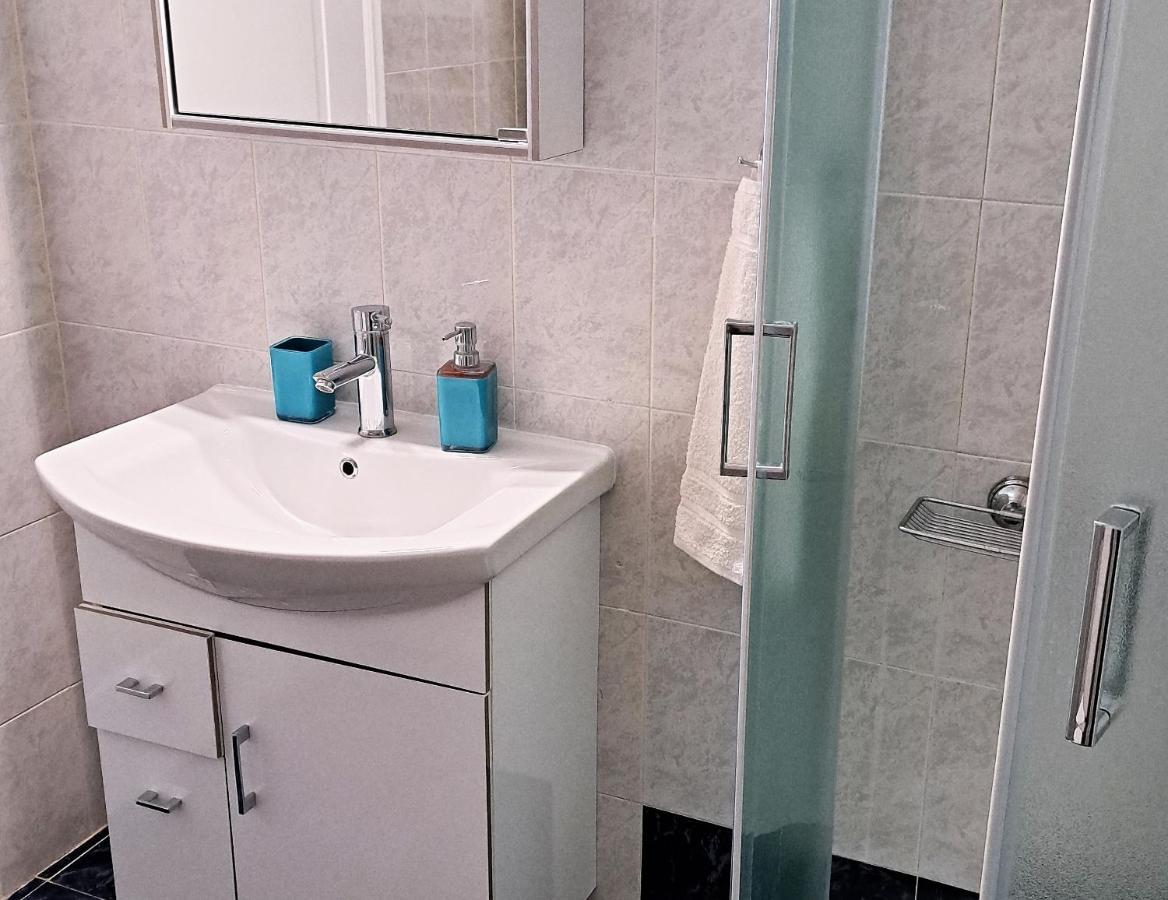 Family Stone Apartment Кипарисия Екстериор снимка